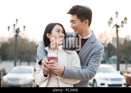 Allegro giovani cinesi giovane dating Foto Stock