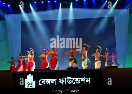 Canto e danza performance inarmy stadium di Dhaka, Foto Stock