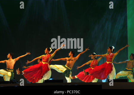 Canto e danza performance inarmy stadium di Dhaka, Foto Stock