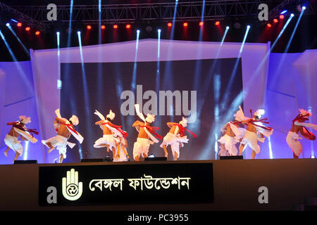Canto e danza performance inarmy stadium di Dhaka, Foto Stock