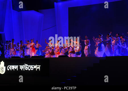 Canto e danza performance inarmy stadium di Dhaka, Foto Stock