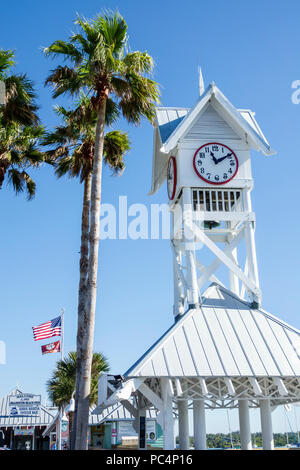 Florida, Bradenton Beach, Bay Water Side, storico Bridge Street Pier, torre dell'orologio, i visitatori di viaggio viaggio turismo turistico punto di riferimento cultu Foto Stock