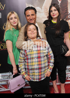 Andy Garcia, con le figlie e il figlio al per la maggiore gloria di Premiere presso la Academy of Motion Pictures a Los Angeles.a Andy Garcia con le figlie e il figlio  14 ------------- Red Carpet Event, verticale, STATI UNITI D'AMERICA, industria cinematografica, celebrità, fotografia, Bestof, arte cultura e intrattenimento, Topix celebrità moda / Verticale, meglio di, evento nella vita di Hollywood - California, moquette rossa e dietro le quinte, USA, industria cinematografica, celebrità, movie celebrità, personaggi televisivi, musica celebrità, fotografia, Bestof, arte cultura e intrattenimento, Topix, verticale, dalla famiglia a partire dall'anno 2012 , inq Foto Stock