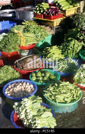 Mercato Mattutino in Duong Dong town. Verdure fresche. Phu Quoc. Il Vietnam. | Utilizzo di tutto il mondo Foto Stock