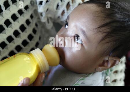 Free health clinic gestito dalle Suore Francescane Missionarie di Maria. La minoranza etnica bambino. Dalat. Il Vietnam. | Utilizzo di tutto il mondo Foto Stock