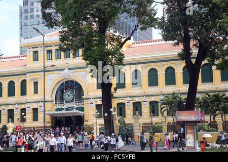 Architettura coloniale. Ho Chi Minh City. Il Vietnam. | Utilizzo di tutto il mondo Foto Stock