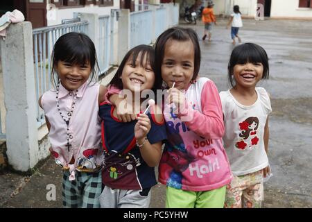 Vinh figlio orfanotrofio. Bambini etnica. Kon Tum. Il Vietnam. | Utilizzo di tutto il mondo Foto Stock