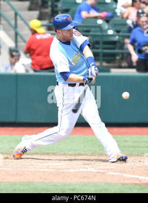 New York, NY, STATI UNITI D'AMERICA. 28 Luglio, 2018. ew York Mets player Todd Frazier gioca un gioco di riabilitazione a MCU Park a Brooklyn, NY su luglio 31 come si prepara per il suo ritorno al Mets lineup. Nel suo aspetto di Brooklyn Frazier è andato 1 per 4 con un home run nell'ottavo inning. Dopo la sua blast Frazier wasmobbed in piroga dai suoi nuovi compagni di squadra.Frazier è atteso a ricongiungersi con il Mets questo weekend al Citi Field. Credito: Giorgio Napolitano/Alamy Live News Foto Stock