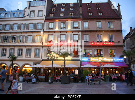 Strasburgo, Francia. 16 Giugno, 2018. Una scena da Strasburgo, Francia. Strasburgo è la città capitale della Grande Regione Est, ex Alsazia, nel nord-est della Francia. È anche la sede ufficiale del Parlamento europeo e si siede vicino al confine tedesco, con cultura e architettura si mescola tedesco e influenze francesi. Credito: Leigh Taylor/ZUMA filo/Alamy Live News Foto Stock