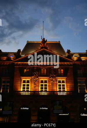 Strasburgo, Francia. 16 Giugno, 2018. Place Kléber a Strasburgo, in Francia. Strasburgo è la città capitale della Grande Regione Est, ex Alsazia, nel nord-est della Francia. È anche la sede ufficiale del Parlamento europeo e si siede vicino al confine tedesco, con cultura e architettura si mescola tedesco e influenze francesi. Credito: Leigh Taylor/ZUMA filo/Alamy Live News Foto Stock