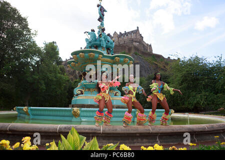 Edimburgo, Scozia. Regno Unito. 1 agosto 2018. Premere il tasto di chiamata Circus come una parte della Edinburgh Fringe Festival. L'America più grande circo, è stato incredibile USA il pubblico per venticinque anni e fa il suo debutto europeo a questo anno di Edinburgh Festival Fringe al ventre molle del mozzo del circo sui prati. Edimburgo. Pak@ Mera/Alamy Live News. Foto Stock