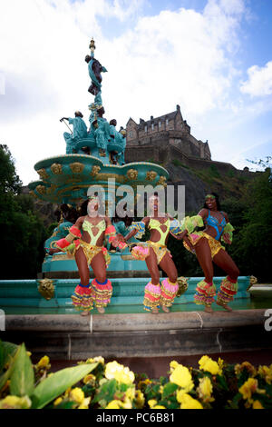 Edimburgo, Scozia. Regno Unito. 1 agosto 2018. Premere il tasto di chiamata Circus come una parte della Edinburgh Fringe Festival. L'America più grande circo, è stato incredibile USA il pubblico per venticinque anni e fa il suo debutto europeo a questo anno di Edinburgh Festival Fringe al ventre molle del mozzo del circo sui prati. Edimburgo. Pak@ Mera/Alamy Live News. Foto Stock