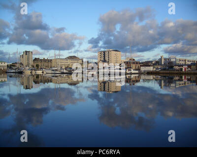 126 Cherbourg, Bassin de commerce sous le soleil d'hiver (2) Foto Stock