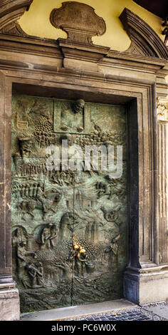 St Nicholas Cathedral porta slovena Ljubljana, Slovenia Foto Stock