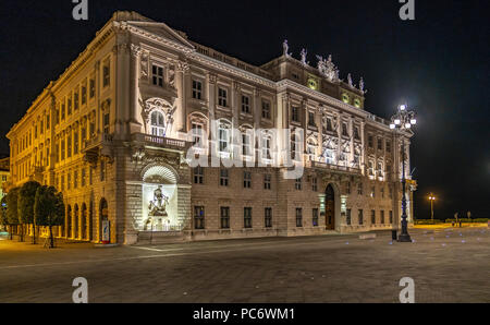 Trieste, 31 luglio 2018. Il Lloyd Triestino palace a Trieste in Piazza Unità d'Italia, costruito nel 1883, è ora il sito del governo per TH Foto Stock