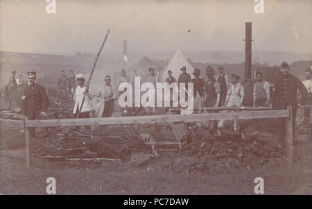 Vintage Fotografia di il cuoco di casa a un esercito britannico Battaglione Field Camp Foto Stock