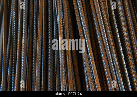 Rusty barre metalliche per lavori di costruzione. costruzione di sfondo Foto Stock