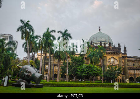 Chhatrapati Shivaji Maharaj Vastu Sangrahalaya, (precedentemente noto come Prince of Wales Museum) Mumbai, India. Il museo dispone di raccolta di 50.000 manufatti circa Foto Stock