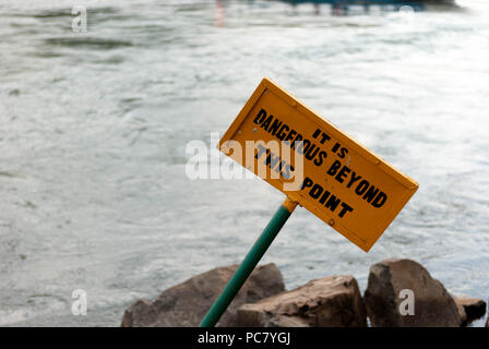 Segno presso la sorgente del fiume Nilo in Jinja, Uganda, Africa Foto Stock