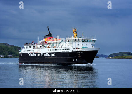 Caledonian MacBrayne ferry boat Isle of Mull / un t-Eilean Muileach di lasciare il porto di Oban Foto Stock