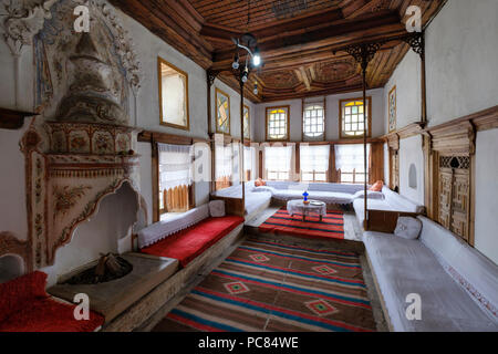 Manor stanza in casa Skënduli, casa fortificata, Argirocastro, Gjirokastër, Albania Foto Stock