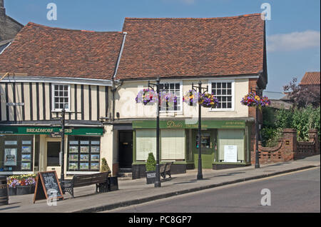 Halstead Essex Parrucchiere & Shop High Street Foto Stock