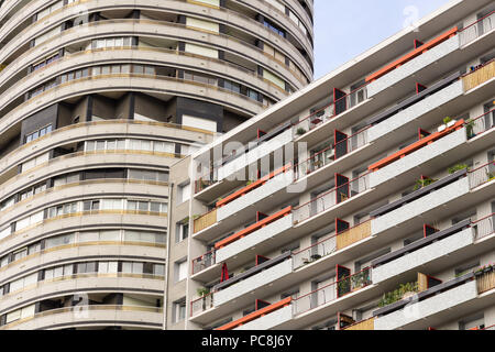 Periferia di Parigi - edifici residenziali, parte del distretto Olympiades nel XIII arrondissement di Parigi, in Francia, in Europa. Foto Stock