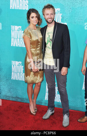 Nikki Reed, Paolo McDonald a MTV Movie Awards 2012 presso l'Anfiteatro universale a Los Angeles.Nikki Reed, Paolo McDonald ------------- Red Carpet Event, verticale, STATI UNITI D'AMERICA, industria cinematografica, celebrità, fotografia, Bestof, arte cultura e intrattenimento, Topix celebrità moda / Verticale, meglio di, evento nella vita di Hollywood - California, moquette rossa e dietro le quinte, USA, industria cinematografica, celebrità, movie celebrità, personaggi televisivi, musica celebrità, fotografia, Bestof, arte cultura e intrattenimento, Topix, verticale, dalla famiglia a partire dall'anno 2012 , inchiesta tsuni@Gamma-USA.com marito Foto Stock