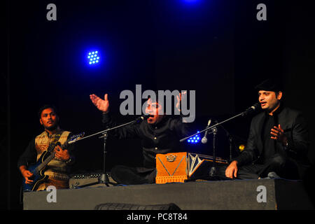 Canto e danza performance inarmy stadium di Dhaka, Foto Stock