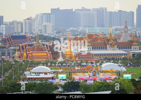 Bangkok, Tailandia - 28 lug 2018: Sua Maestà Re Maha Vajiralongkorn Bodindradebayavarangkun la celebrazione di compleanno a Sanamluang e Wat Phra Keaw Foto Stock