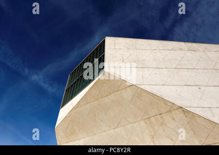 Porto, Portogallo - 12 dicembre 2013: il moderno porto Concert Hall, Oporto musica House Foto Stock