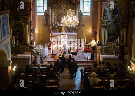 SPANIA DOLINA, Slovacchia - 6 agosto, 2017: i minatori " massa è uno dei servizi Ausus fornito dalla fratellanza Herrengrund minatori Foto Stock