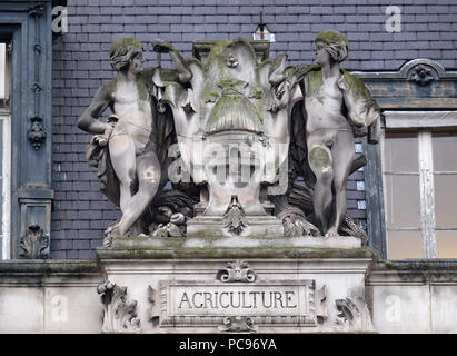 Stemma che rappresenta l'agricoltura, sul retro dell'Hotel de Ville, il municipio di Parigi, Francia Foto Stock