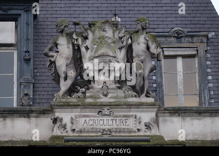 Stemma che rappresenta l'agricoltura, sul retro dell'Hotel de Ville, il municipio di Parigi, Francia Foto Stock