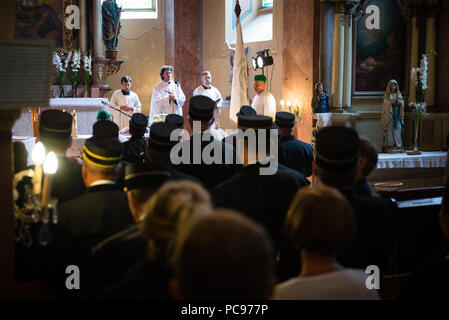 SPANIA DOLINA, Slovacchia - 6 agosto, 2017: i minatori " massa è uno dei servizi Ausus fornito dalla fratellanza Herrengrund minatori Foto Stock