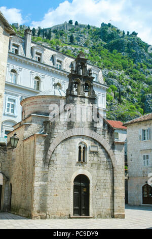 San Lucas chiesa (Sveti Luka) nella vecchia città di Kotor, Montenegro. È uno dei simboli di questa antica città, che si trova sul mare adriatico, in th Foto Stock
