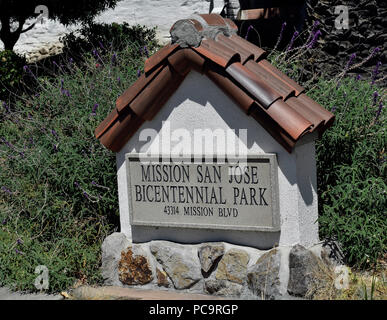 La missione di San Jose il Bicentennial Park segno, Fremont, California Foto Stock