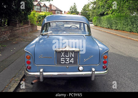 Singer Gazelle classic car, blu, XJN534, in strada, Stockton Heath, Warrington, Cheshire, North West England, Regno Unito Foto Stock