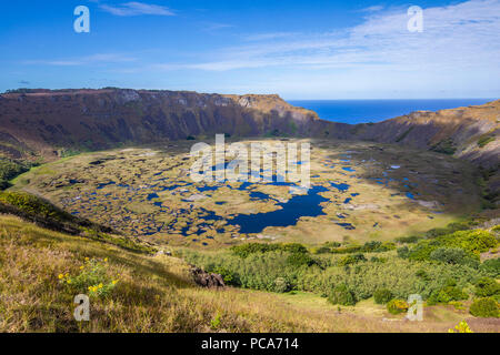 Vista spettacolare Rano Kau Vulcano, forse la più impressionante paesaggio dentro l'Isola di Pasqua. Foto Stock