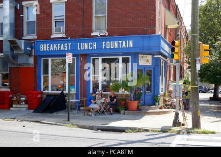 Comfort e Floyd, 1301 S xi St, Philadelphia, PA. esterno alla vetrina di un ristorante e cafè sul marciapiede in piazza passyunk. Foto Stock