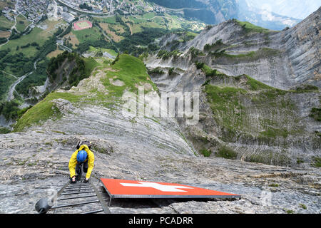 L'Arrampicata sul Gemmi-Daubenhornin via ferrata, Leukerbad, Svizzera, Europa Foto Stock