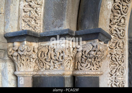 Brauweiler bei Pulheim, Abteikirche San Nicolò, Kreuzgang, Südportal, Kämpferzone Foto Stock