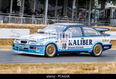 1989 Ford Sierra Cosworth RS500, originariamente guidato da Andy Rouse, qui azionato da Calum Lockie al 2018 Goodwood Festival of Speed, Sussex, Regno Unito. Foto Stock