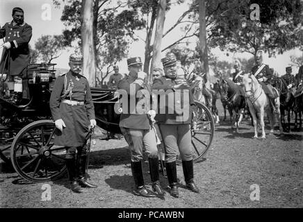 63 Wilhelm II Imperatore Tedesco Dom Carlos re di Portogallo Lisbona truppe 1905 Foto Stock