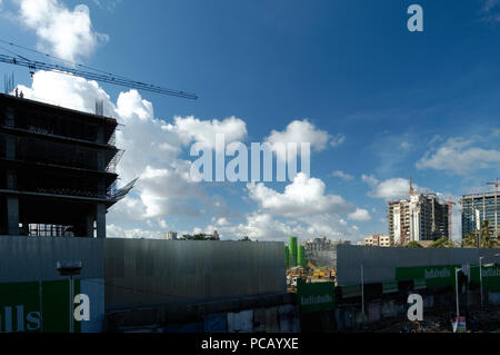 Edifici alti pronto & in costruzione in Lower Parel e Worli area in Mumbai, India. Foto Stock