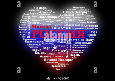 La silhouette di cuore con i colori della bandiera russa, la parola Russia è scritto e la città sono elencate in russo, sfondo nero Foto Stock