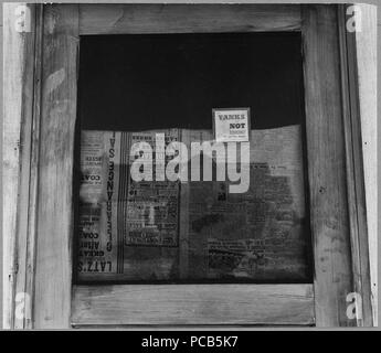 Tratto dall'aeroporto, nei pressi di Modesto, Stanislao County, California. Close-up di porta della profezia tabernacolo. . . . - Foto Stock