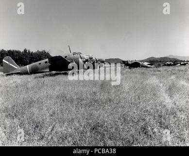 Fila di Jap aeroplani a Kengun Airfield in Giappone Kumamoto 14 Ott 1945 Foto Stock