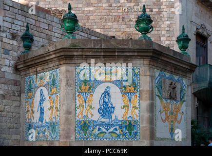 Barcellona, Fuente Santa Ana. Der älteste Brunnen Barcelonas von 1356. Fontana, Portal de l'Angel, Barcellona, in Catalogna, Spagna, Portal de l'Angel, Bar Foto Stock