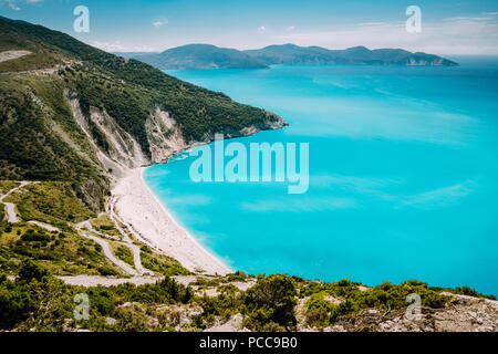 Famosa Spiaggia di Myrtos. Deve vedere visitando posizione sull'isola di Cefalonia in Grecia. Foto Stock